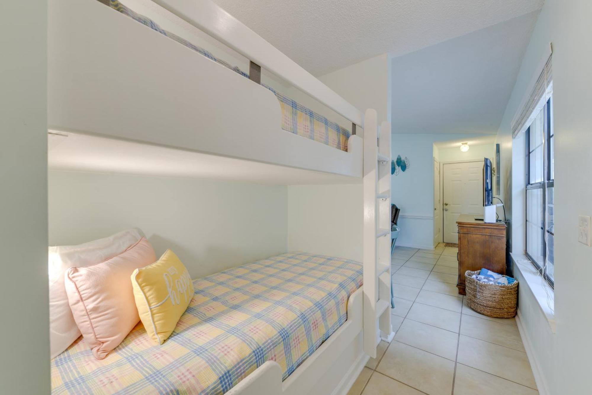 Apartment Cozy Pcb Less Than Half Mile To Public Access! *