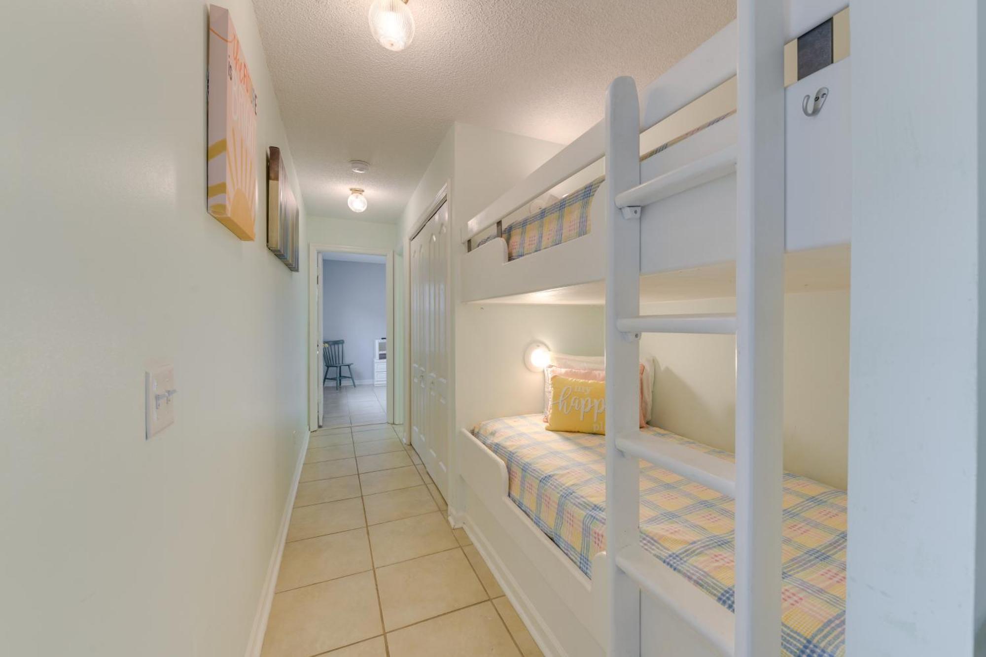 Apartment Cozy Pcb Less Than Half Mile To Public Access! Panama City Beach