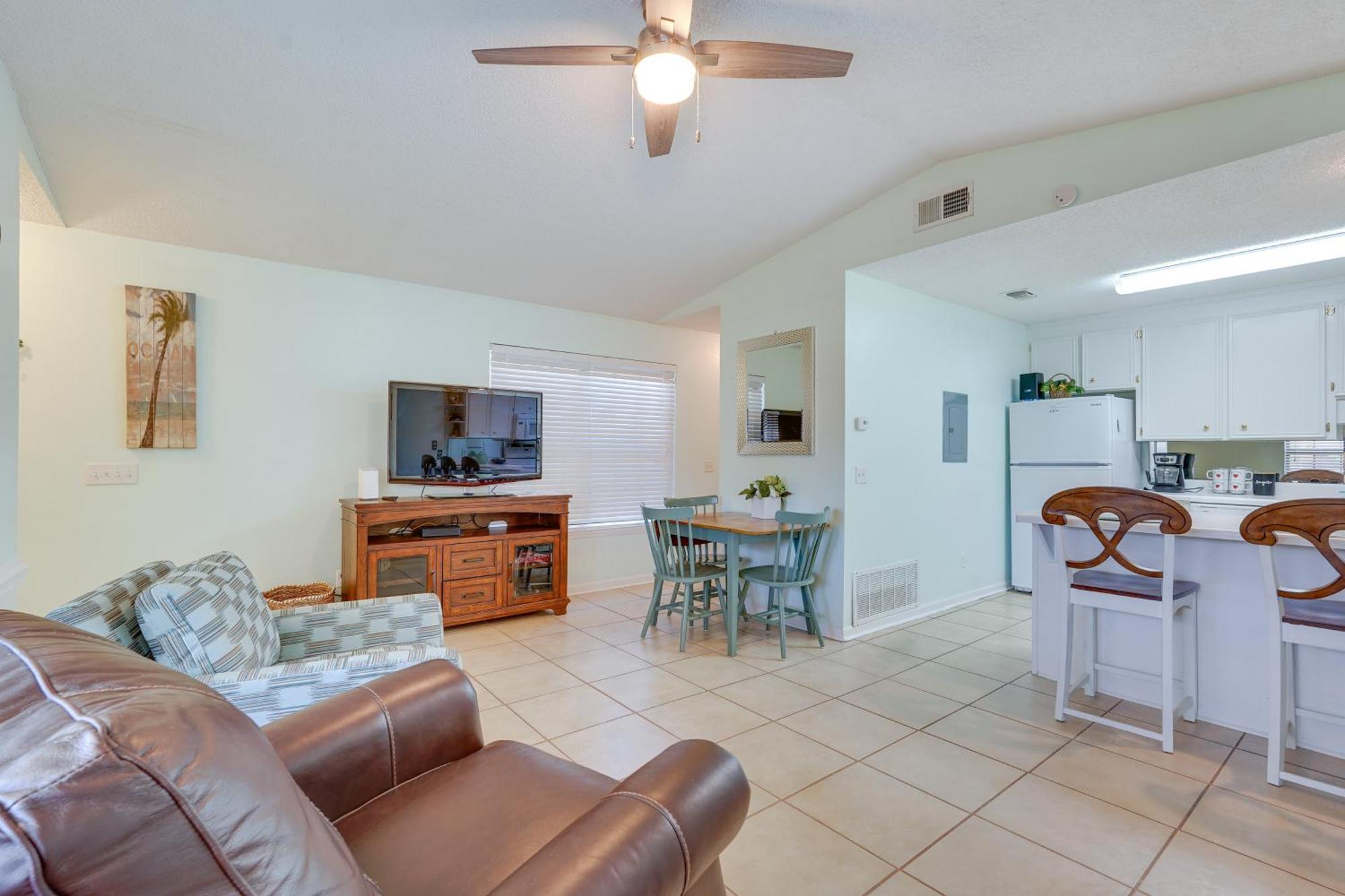 Apartment Cozy Pcb Less Than Half Mile To Public Access!